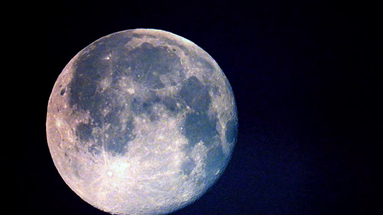 Stregate dalla Buck Moon, rituali di benessere per risplendere insieme alla luna piena