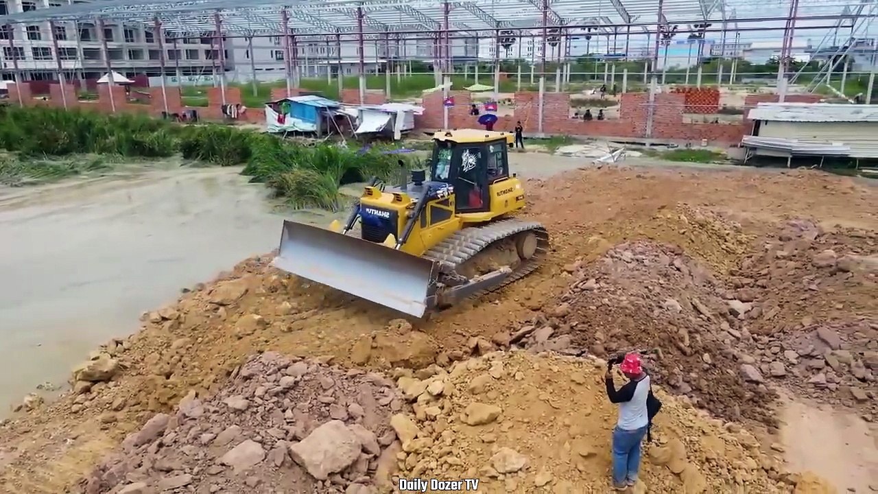 The most powerful Bulldozer Shantui Pushing soil fill the Land With Amazing DumpTruck unloading Soil