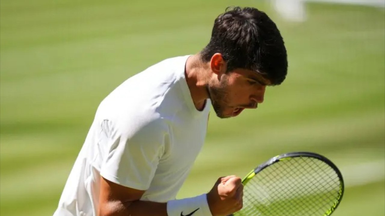 Carlos Alcaraz neutraliza a Fritz y ya vislumbra el 'triplete' en Wimbledon