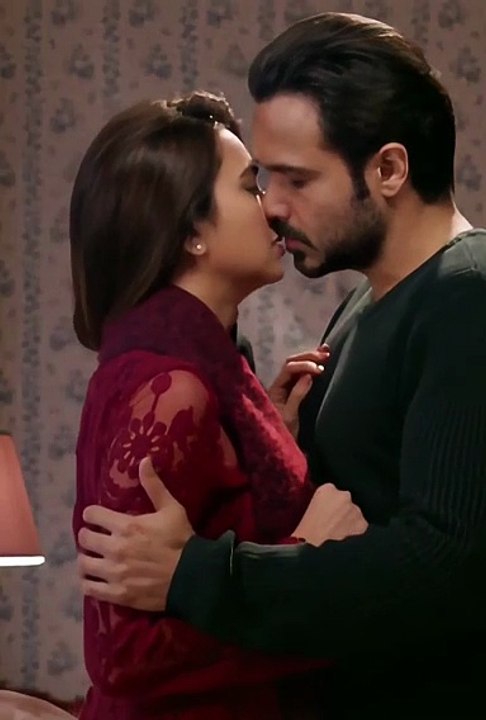 Kriti Kharbanda Kiss Scene