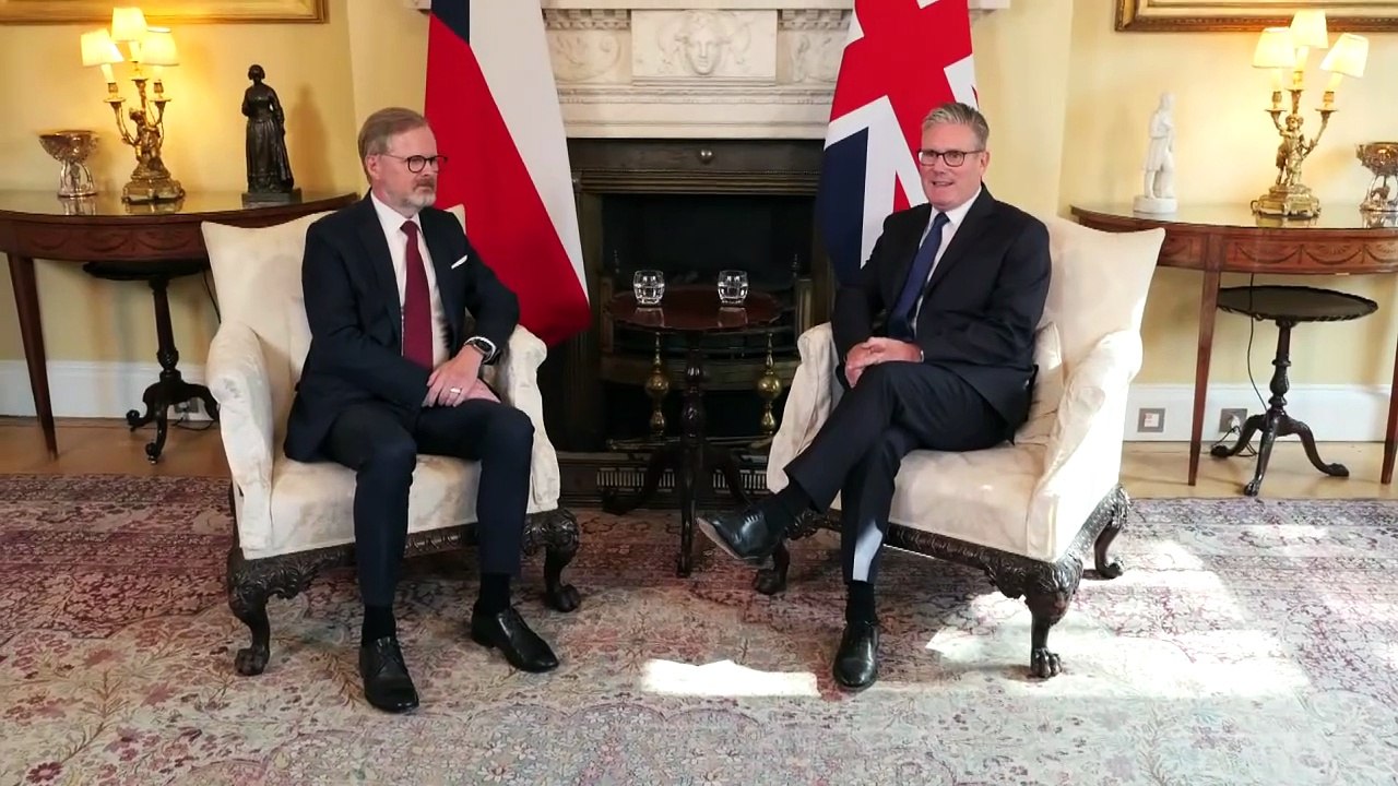 PM speaks with Czech counterpart
