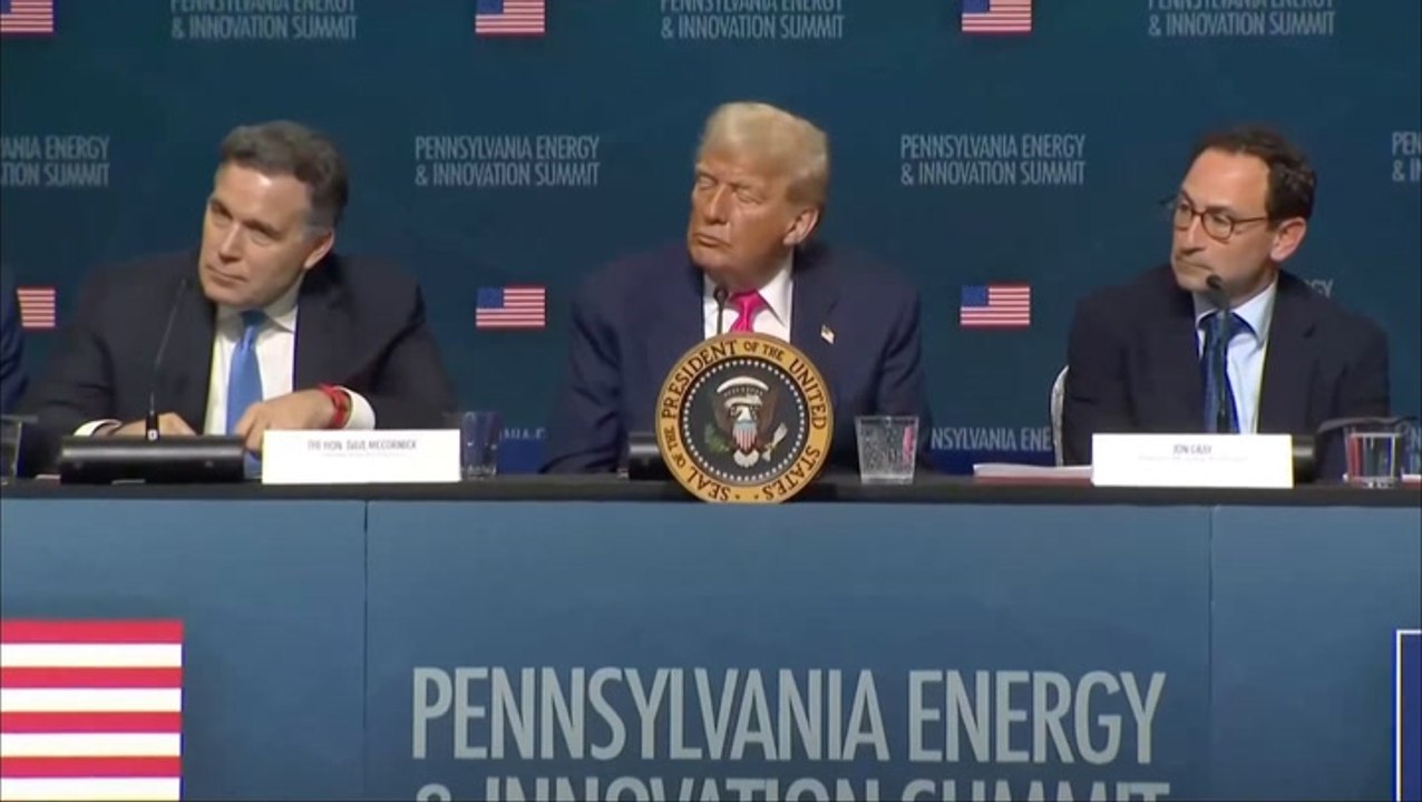 Moment Trump appears to fall asleep during energy and innovation event
