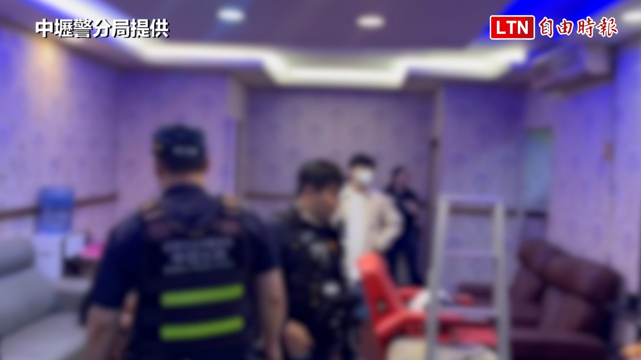 中壢環西路越式按摩店「加2千可性交易」 遇警栽了（中壢警分局提供）