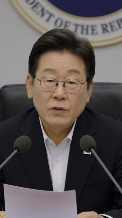 [속보] 李대통령 "제헌절 공휴일 지정 검토…헌법정신 돌아보는 계기로"