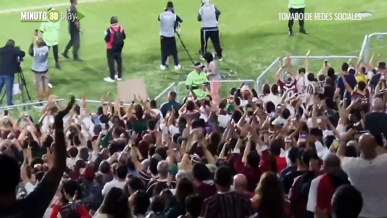¡Espectacular despedida!  El Maracaná de pie para despedir a Jhon Arias