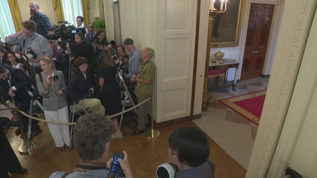 Trump and JD Vance’s Emotional Handshake Before Genius Act