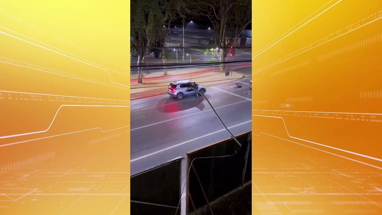 Vídeo mostra homem sendo morto com "mata-leão" no meio de avenida