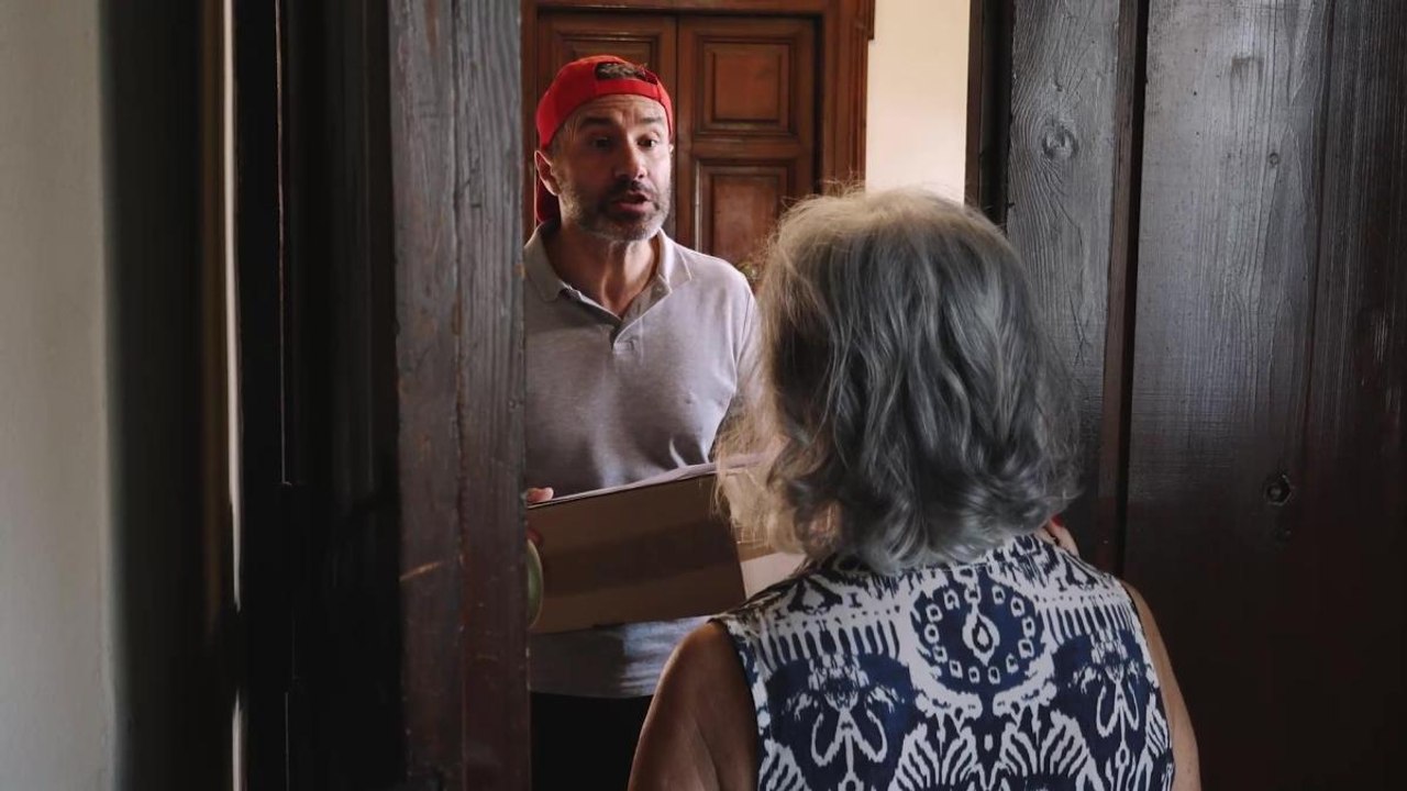 Truffe agli anziani: il nuovo spot della polizia con Myrta Merlino