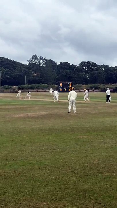 Thulina Dilshan reaches his hundred.