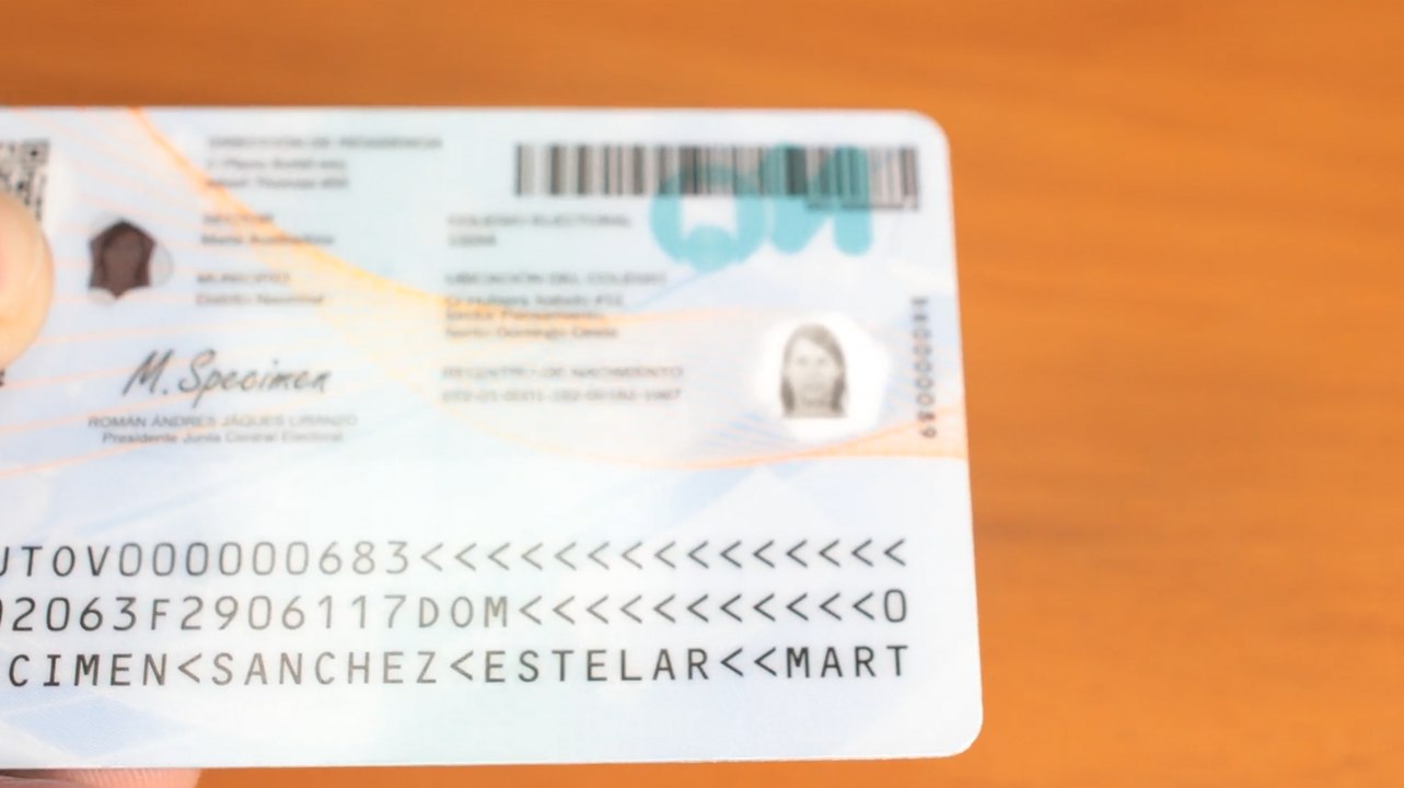 Modelos para la nueva cédula propuestos por los oferentes