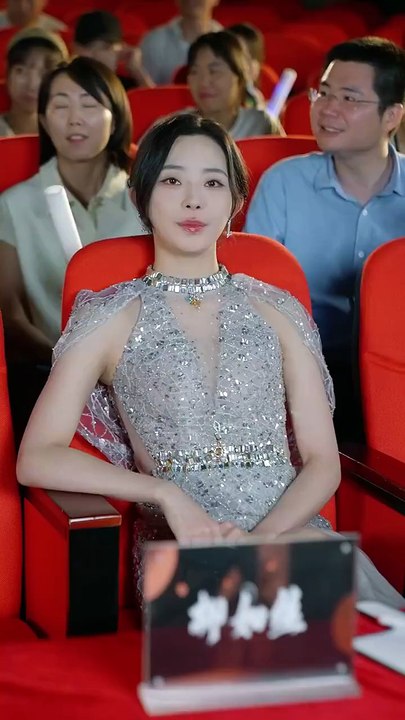 【短剧合集】 被骗光积蓄后，天后倒追我