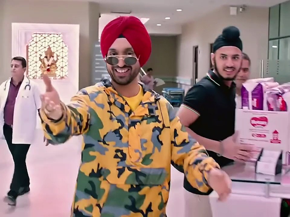 Bollywood Movie Scene Wow - Good Newwz