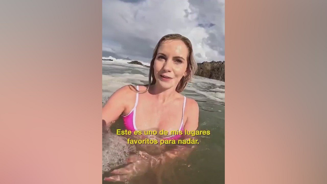Una infuencer pensó que se bañaba en el mar con espuma y eran aguas con heces: acabó acudiendo al médico