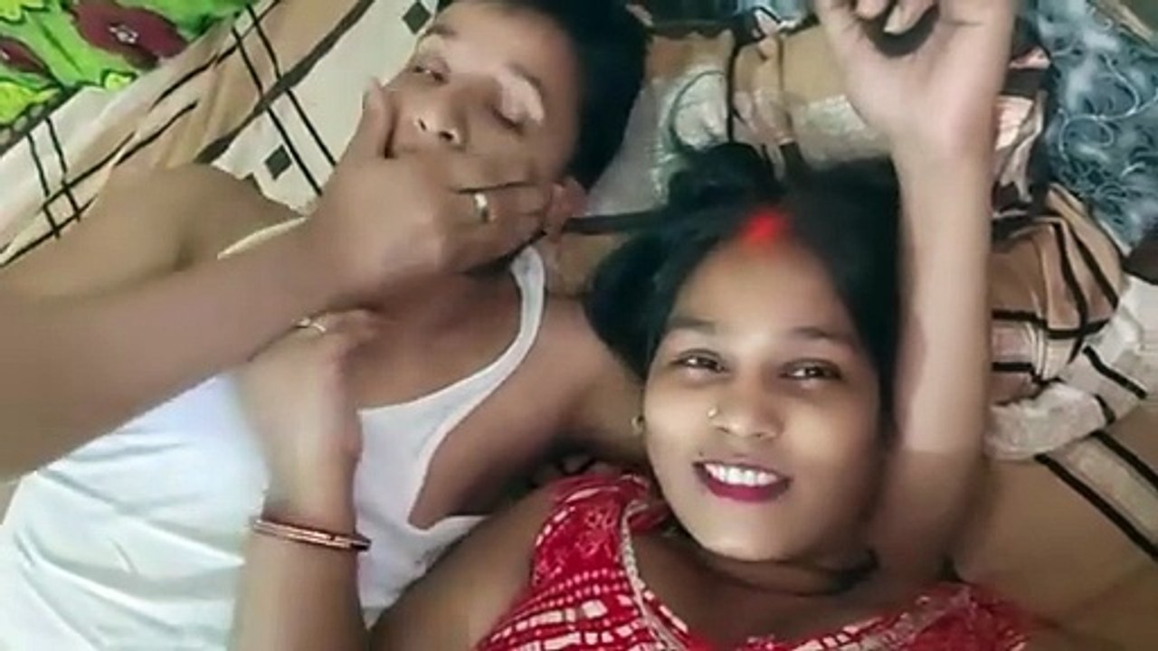 Capul vlogs in bedroom