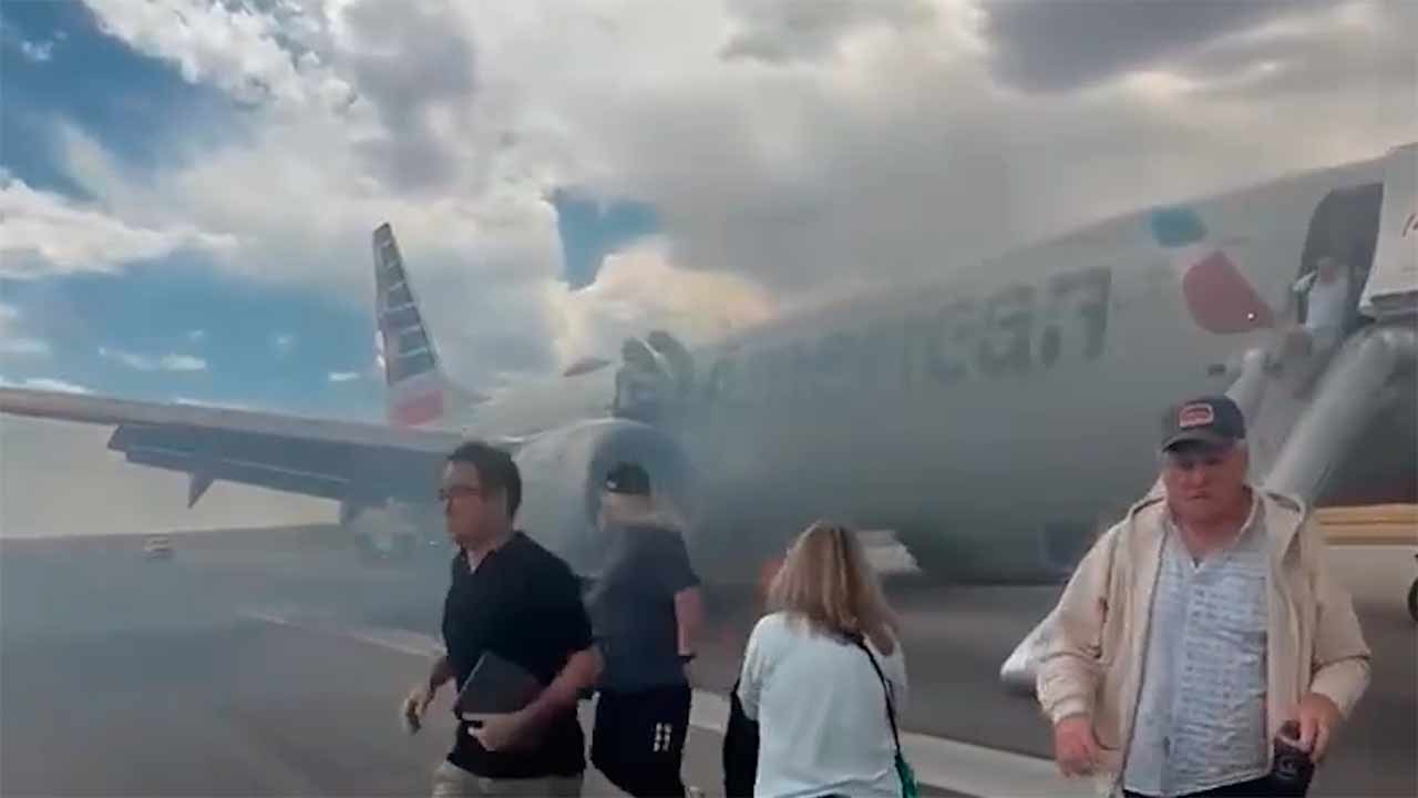 Video toont moment waarop landingsgestel van American Airlines-vliegtuig in brand vliegt tijdens het opstijgen