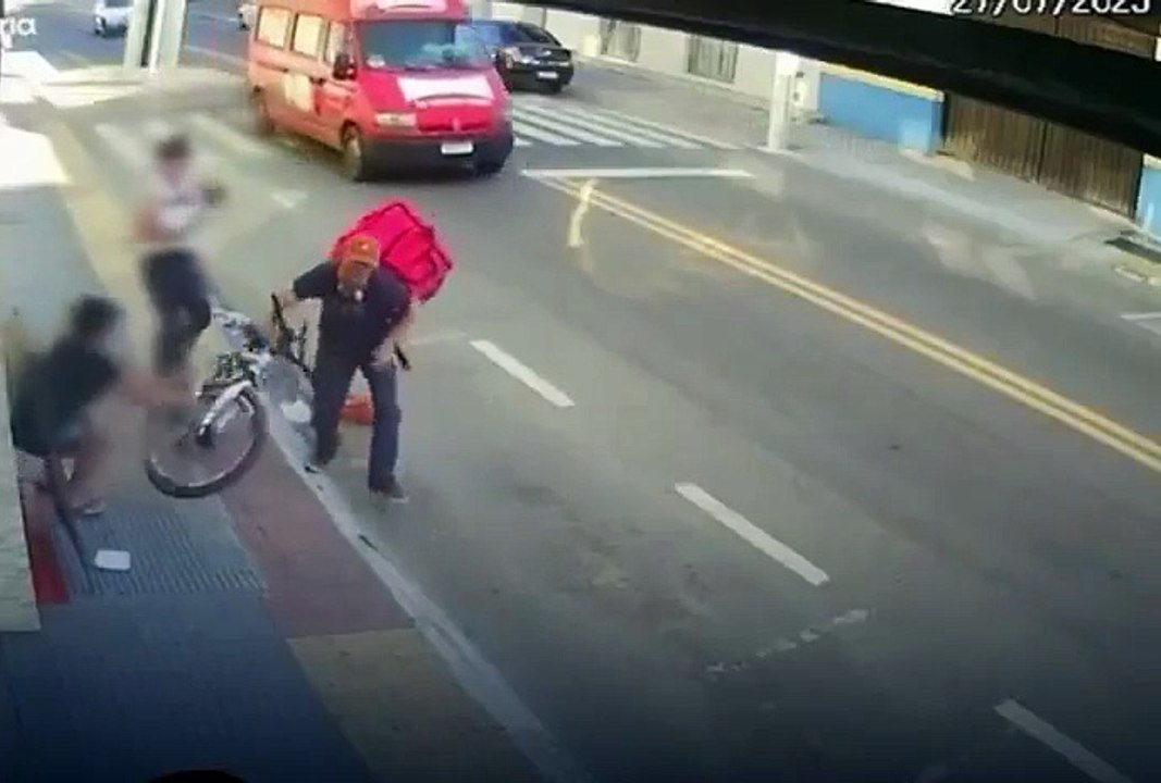 Suegra defiende a su hija de su yerno