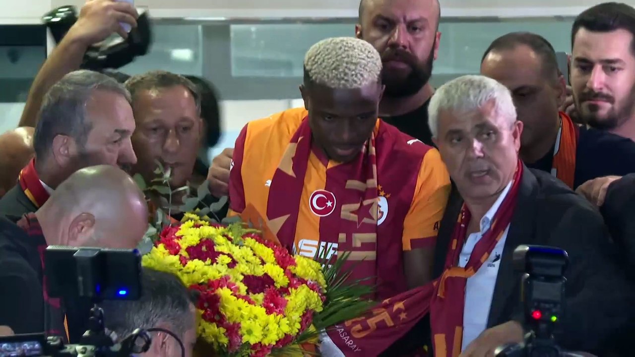 Galatasaray'ın yeni transferi Osimhen'e coşkulu karşılama