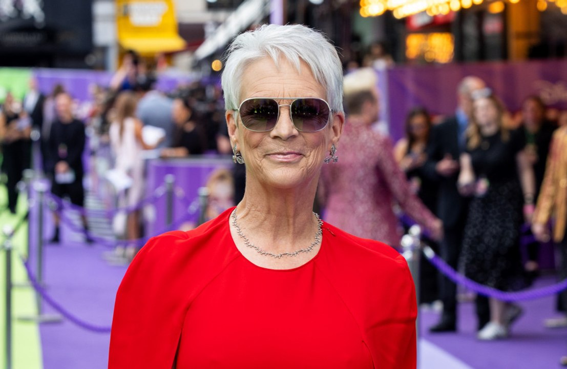 Jamie Lee Curtis has tearfully praised Liam Neeson and Pamela Anderson