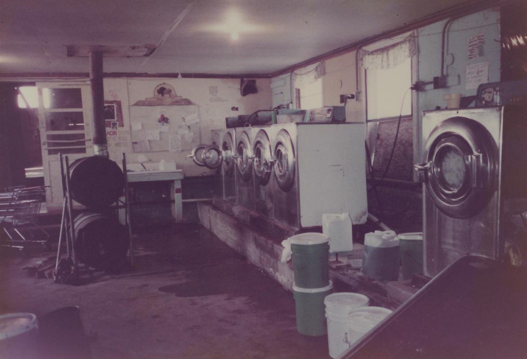 Une machine à laver ET une HISTOIRE D'HORREUR.