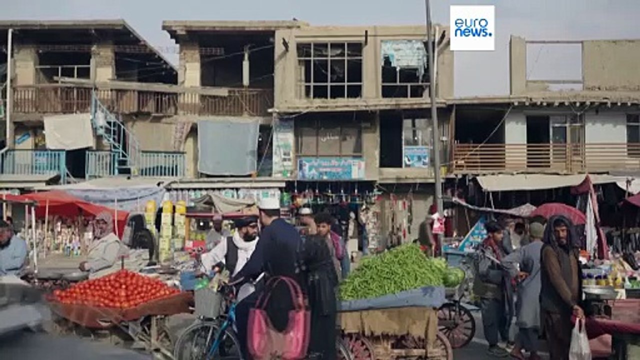 Refugiado na Grécia ensina programação a mulheres do Afeganistão