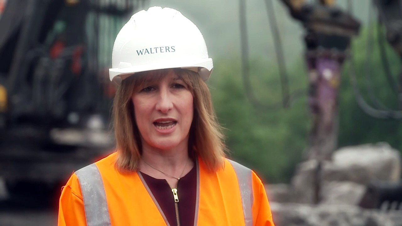 Rachel Reeves Cheers as Interest Rates Drop to 4% 🏡