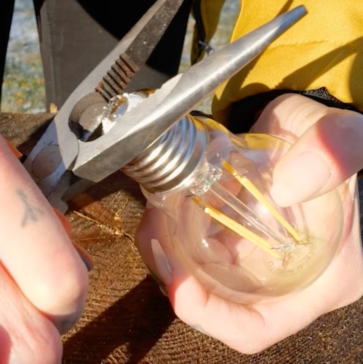 Ne les jetez pas ! Essayez ces ASTUCES MAISON sur les ampoules.