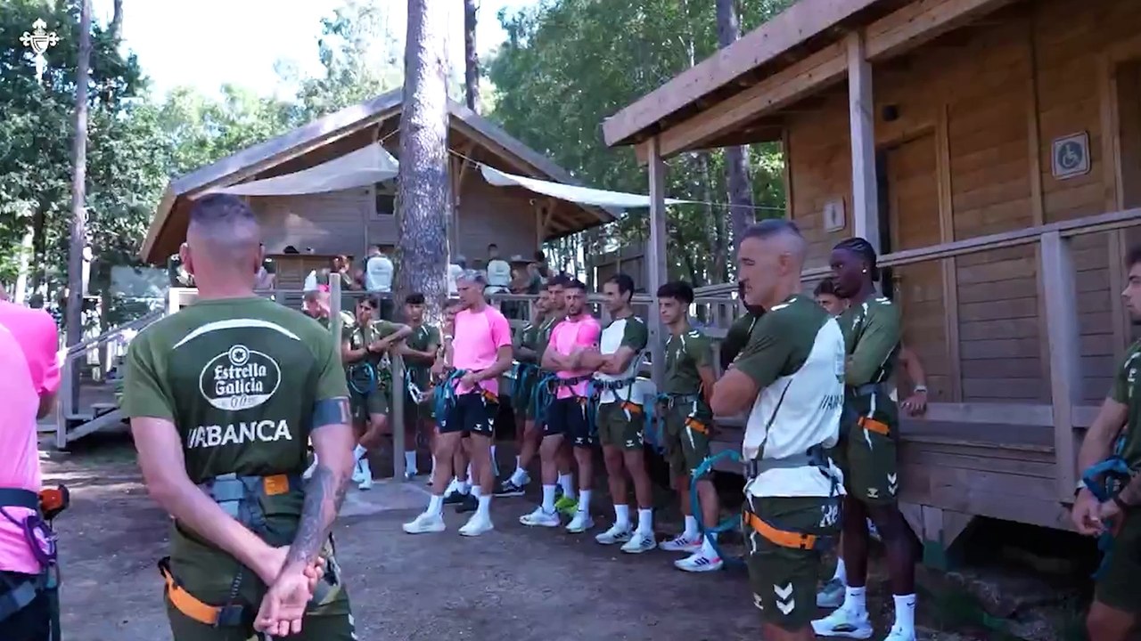 Los jugadores del Celta como 'niños pequeños' en un entrenamiento diferente