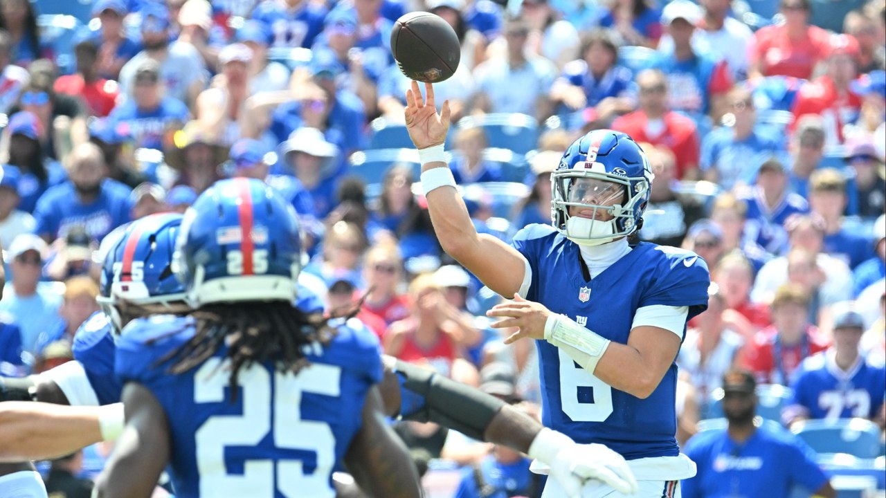 Giants' Rookie QB Jaxson Dart Impresses in Preseason Debut