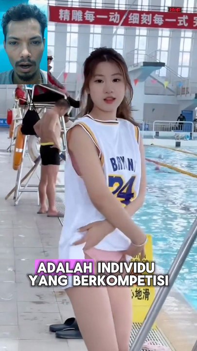 Elite Female Swimmer in Action – Powerful Swimming Techniques