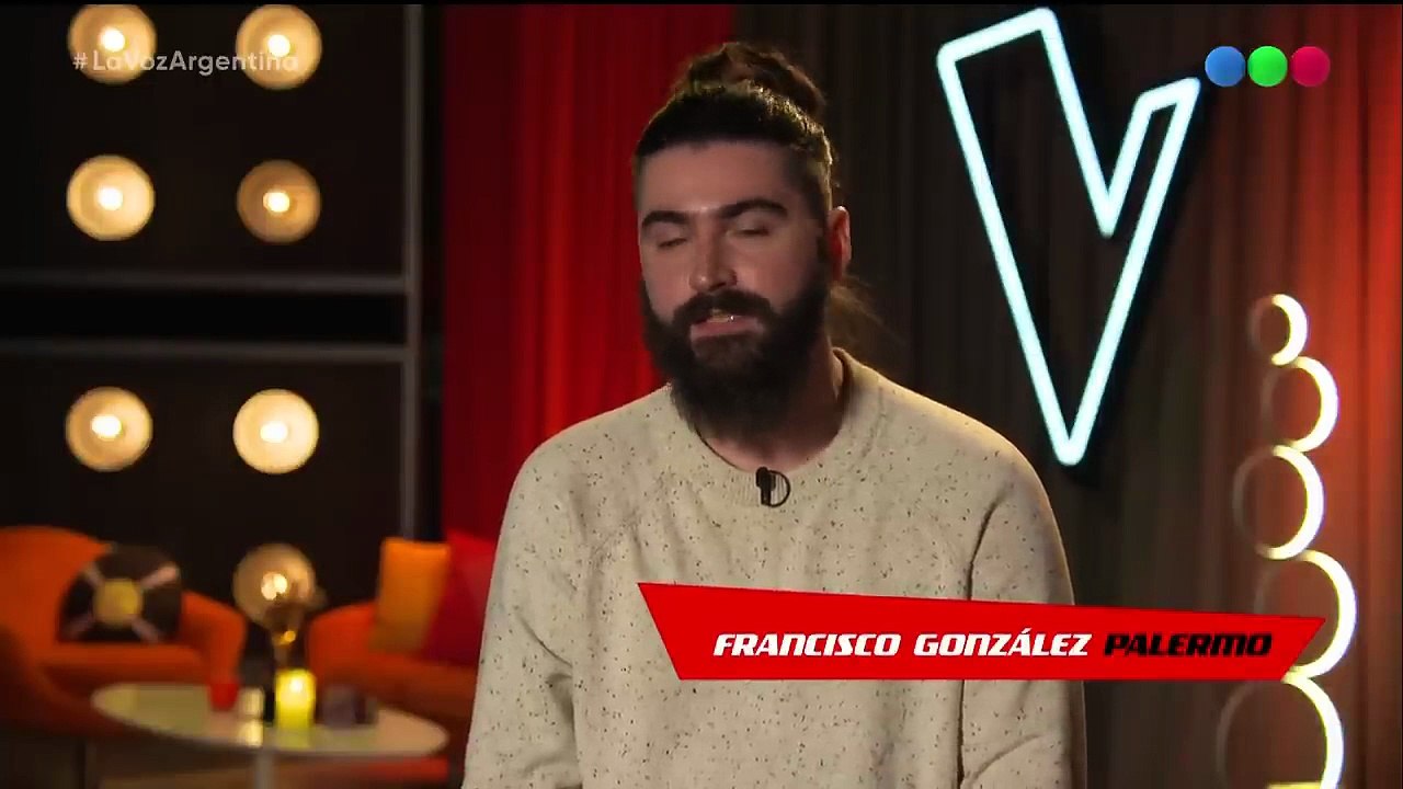 El pícaro momento de Cazzu en La Voz Argentina: la pregunta que sonrojó a un participante