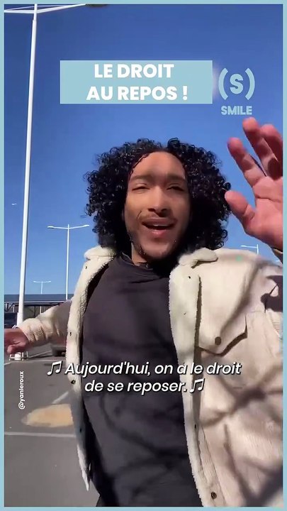 Nous, affalé·e·s sur notre canap’ 👀 Merci @yanleroux pour cette dose d’énergiiiie ! __ #samedi #