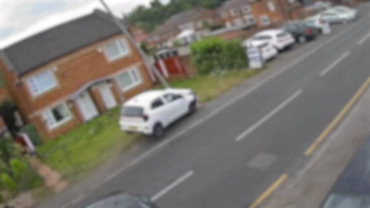Driver smashes into lamppost and flips car