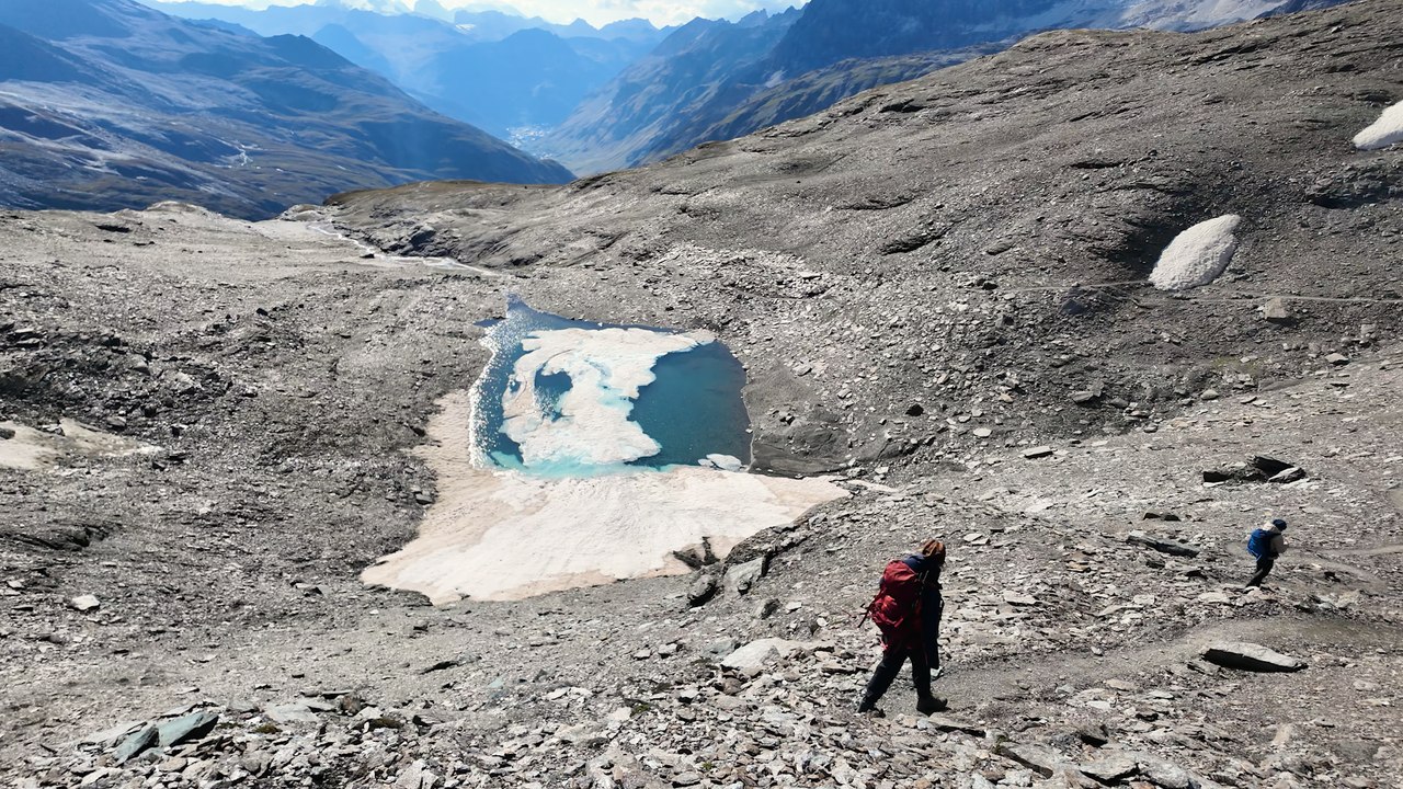 Dans les Alpes, ils sauvent des artéfacts millénaires libérés par la fonte des glaces