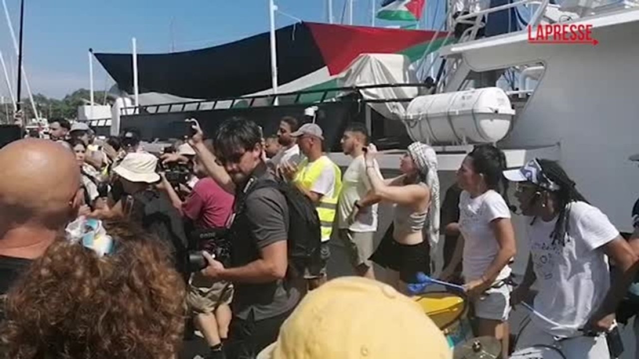 Barcellona, partita per Gaza la Global Sumud Flottilla: a bordo Thunberg e Ada Colau