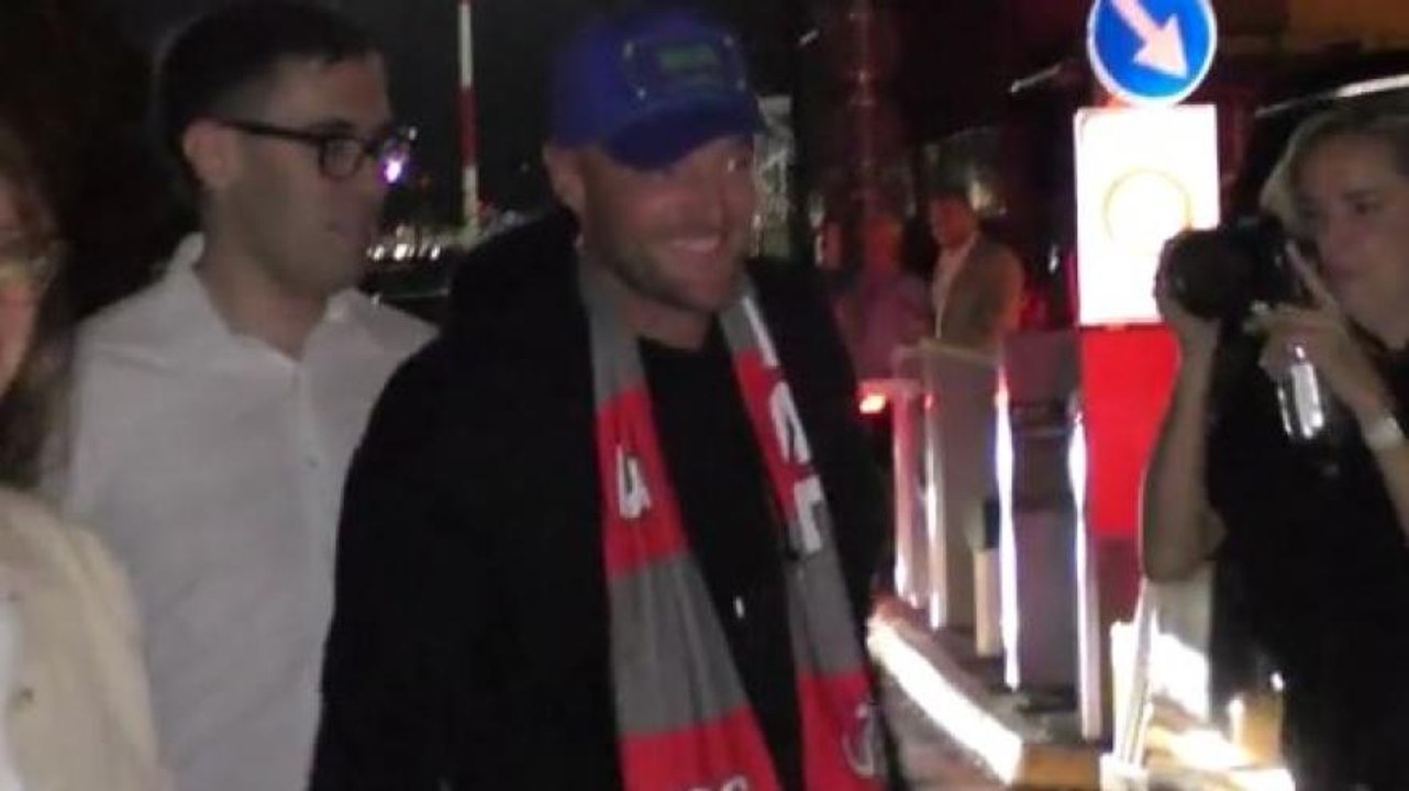 Cori, selfie e tanti autografi: Jamie Vardy fa impazzire i tifosi della Cremonese