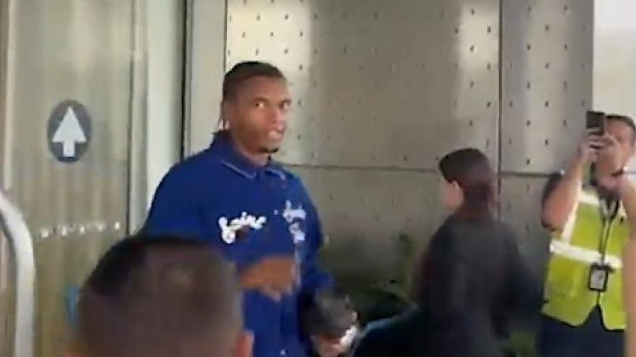 Inter, Akanji è atterrato a Milano e saluta in italiano