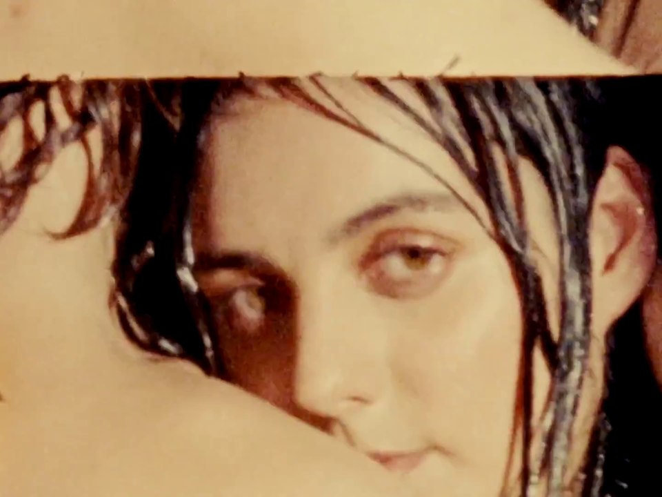 Deyyess She Knows Visualiser (MusicVideo)