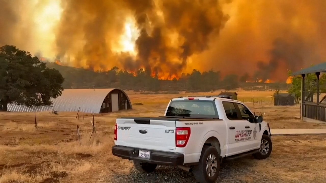 Devastador incendio arrasa un pueblo de la Fiebre del Oro