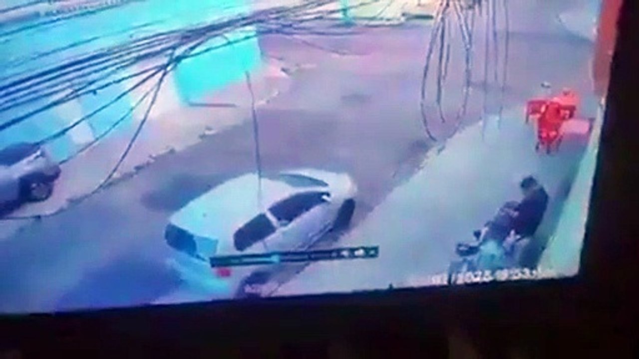 Pulando igual o Saci-Pererê, ladrão é flagrado assaltando bar