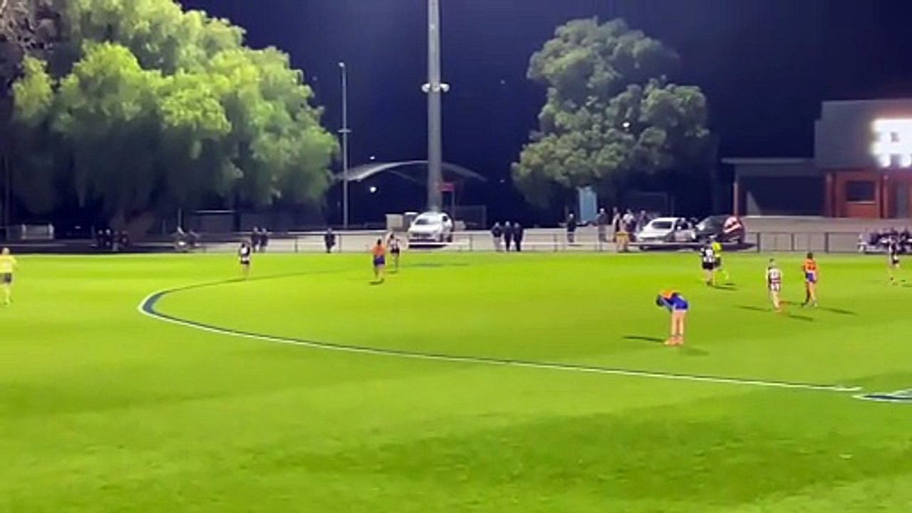 Castlemaine wins 2025 CVFL senior premiership.