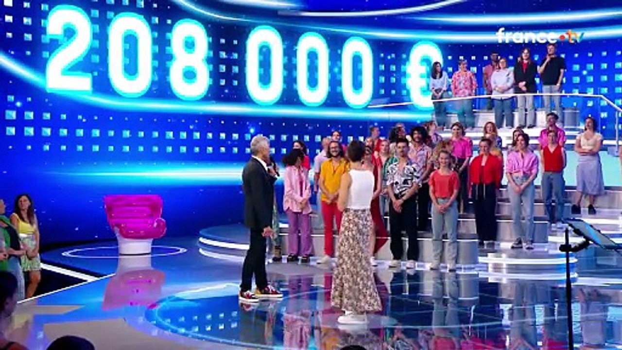 VOICI - "Cette scène est très gênante" : Nagui soupçonne une crise de jalousie entre la maestro Morgane et son petit ami venu assister à l'émission