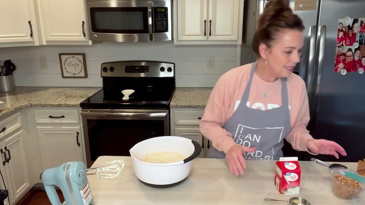 How to make a SIMPLE PECAN CREAM PIE _ What to make for a Thanksgiving dessert _ Easy dessert recipe