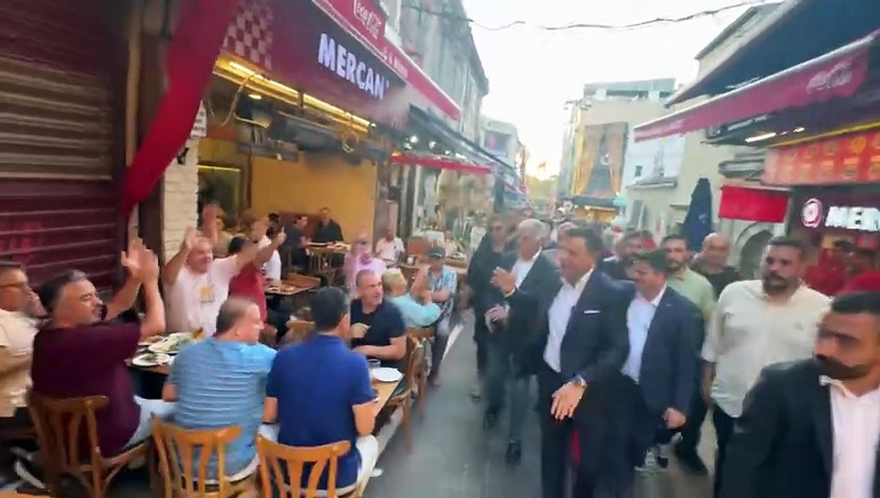 Özgür Çevik Kadıköy sokaklarında: İstanbul sokakları bizi iyi bilir