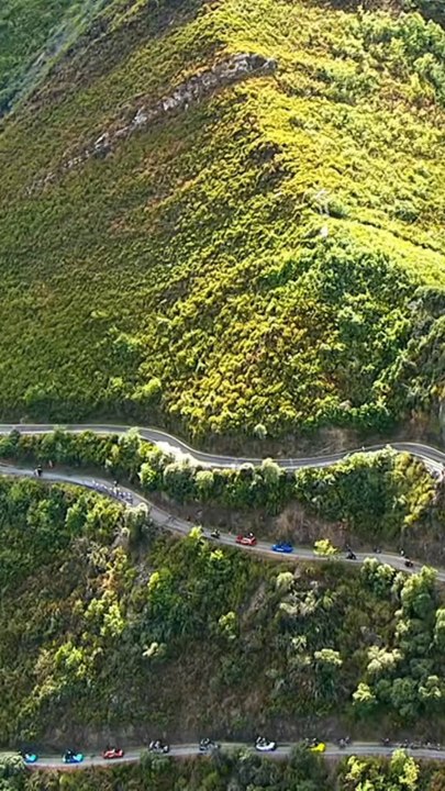 🔥 VICTOIRE EN SOLITAIRE POUR PELLIZZARI ! 🔥L’étape 17 de la Vuelta 2025 a offert un nouveau récital en montagne 🎭🇪🇸🎯 Giulio Pellizzari s’impose en costaud à l’Alto de El Morredero après une attaque tranchante dans les derniers kilomètres.