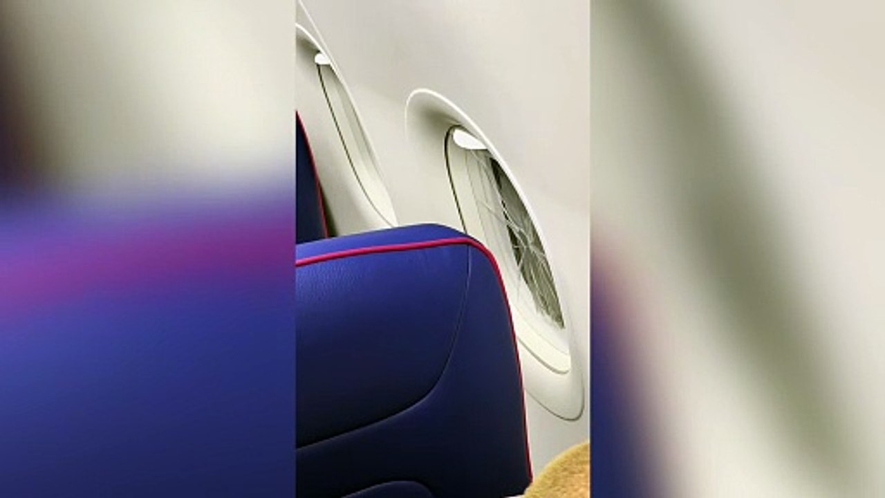 Passenger boards Wizz Air flight to find cracked window behind her