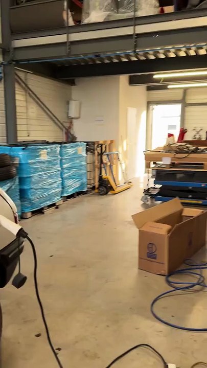 Une 205 électrique 😮😂