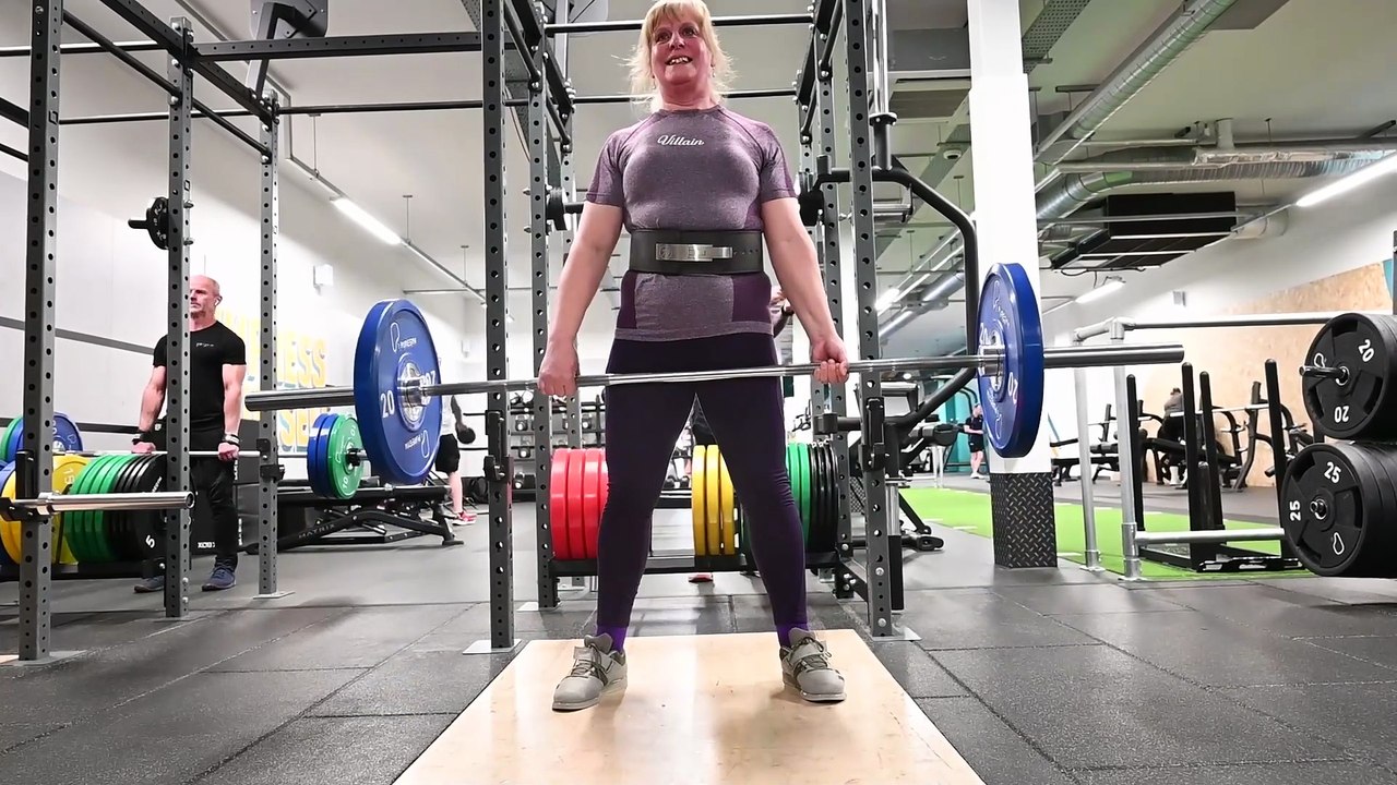 Gran breaks powerlifting world records