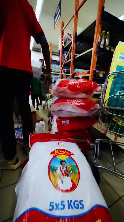 Apoutchou National, l’influenceur au grand cœur qui bouscule la solidarité en Côte d’Ivoire