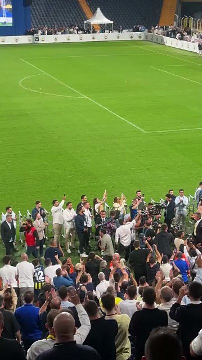 Ali Koç, alkışlarla uğurlandı