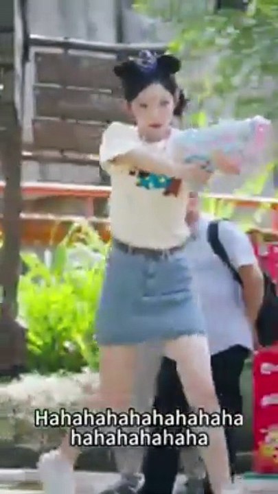 《一覺醒來我和死對頭生了崽》（下）阮棠一覺醒來竟是8年後，不僅有個可愛兒子，老公竟是昔日死對頭冷璟！這合理嗎？本以為兩人是商業聯姻，沒想到他書房裡藏著她學生時代的所有照片，他手機備忘錄記著她所有喜好：原來..冷璟你小子暗戀我？！